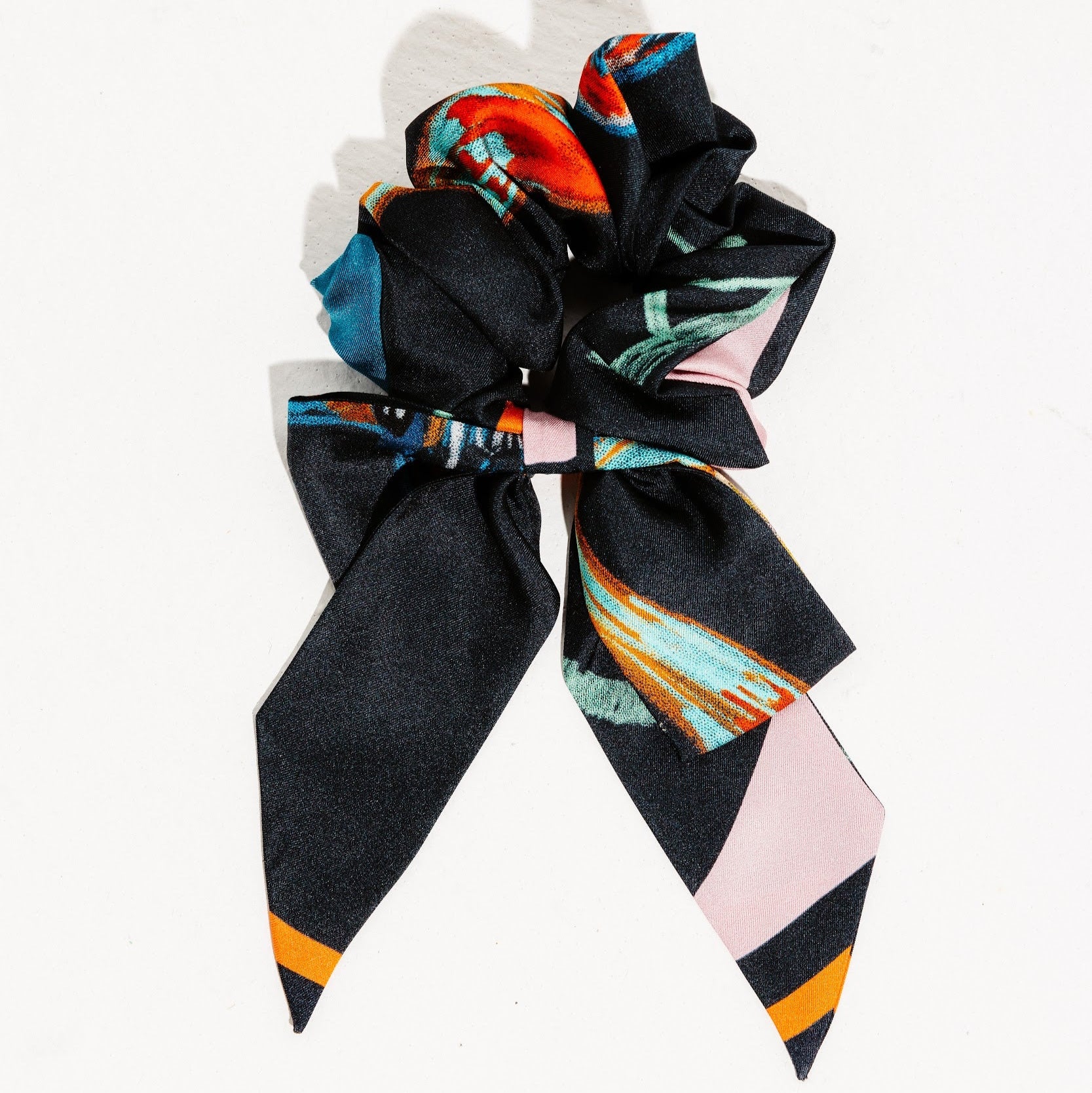 Silk scrunchie with bow in dark color print