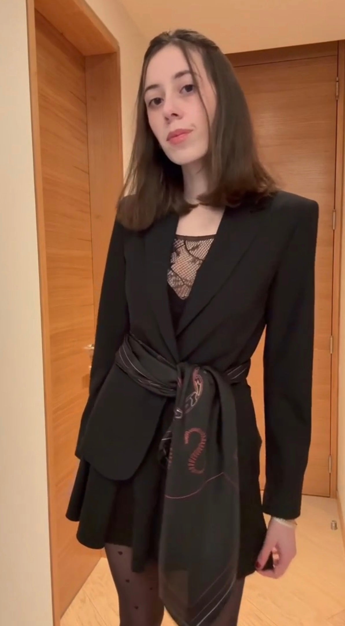 Tutorial how to wear scarf as belt with blazer