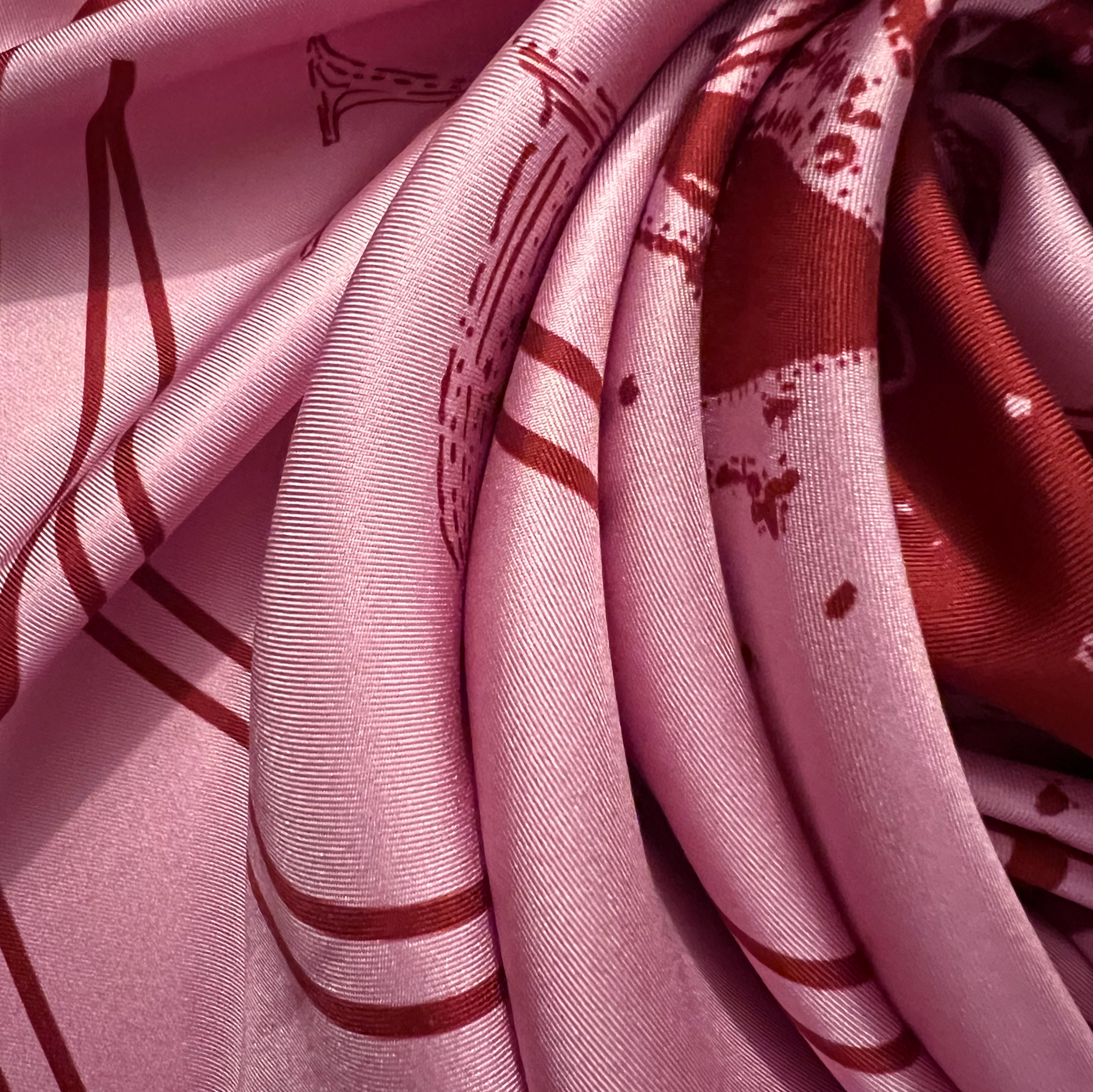 zoom on pink silk twill fabric 