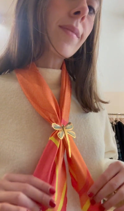 Tutorial how to style a silk scarf with a brooch