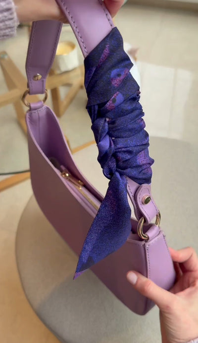 Tutorial how to braid a twilly scarf around bag handle