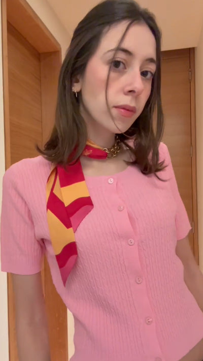Tutorial how to style a twilly scarf around your neck with a chain necklace