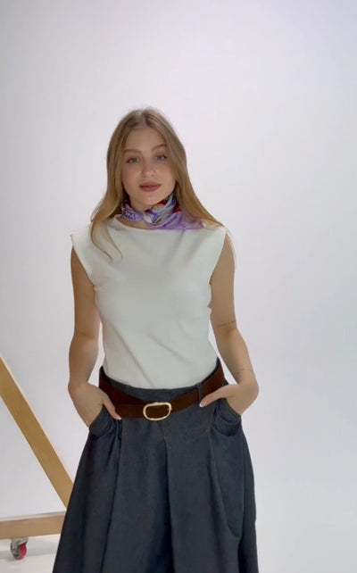 Tutorial how to wear a square scarf on the neck