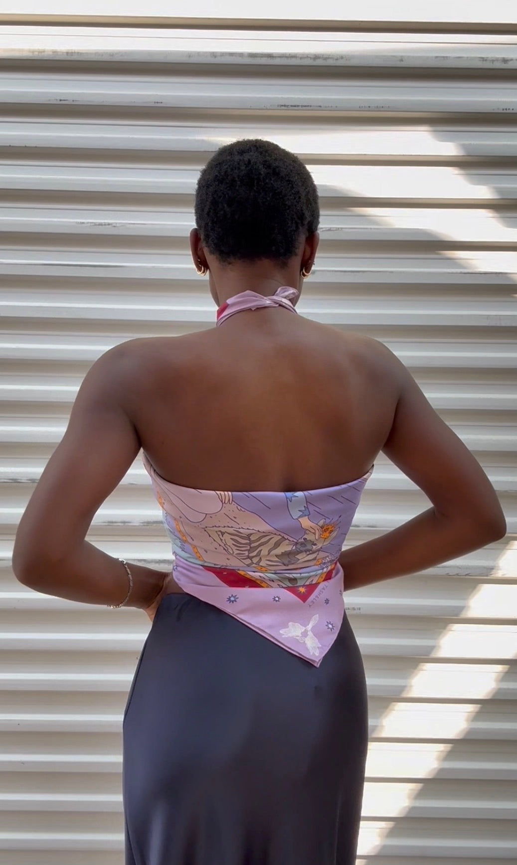 Tutorial how to turn a square scarf into a top