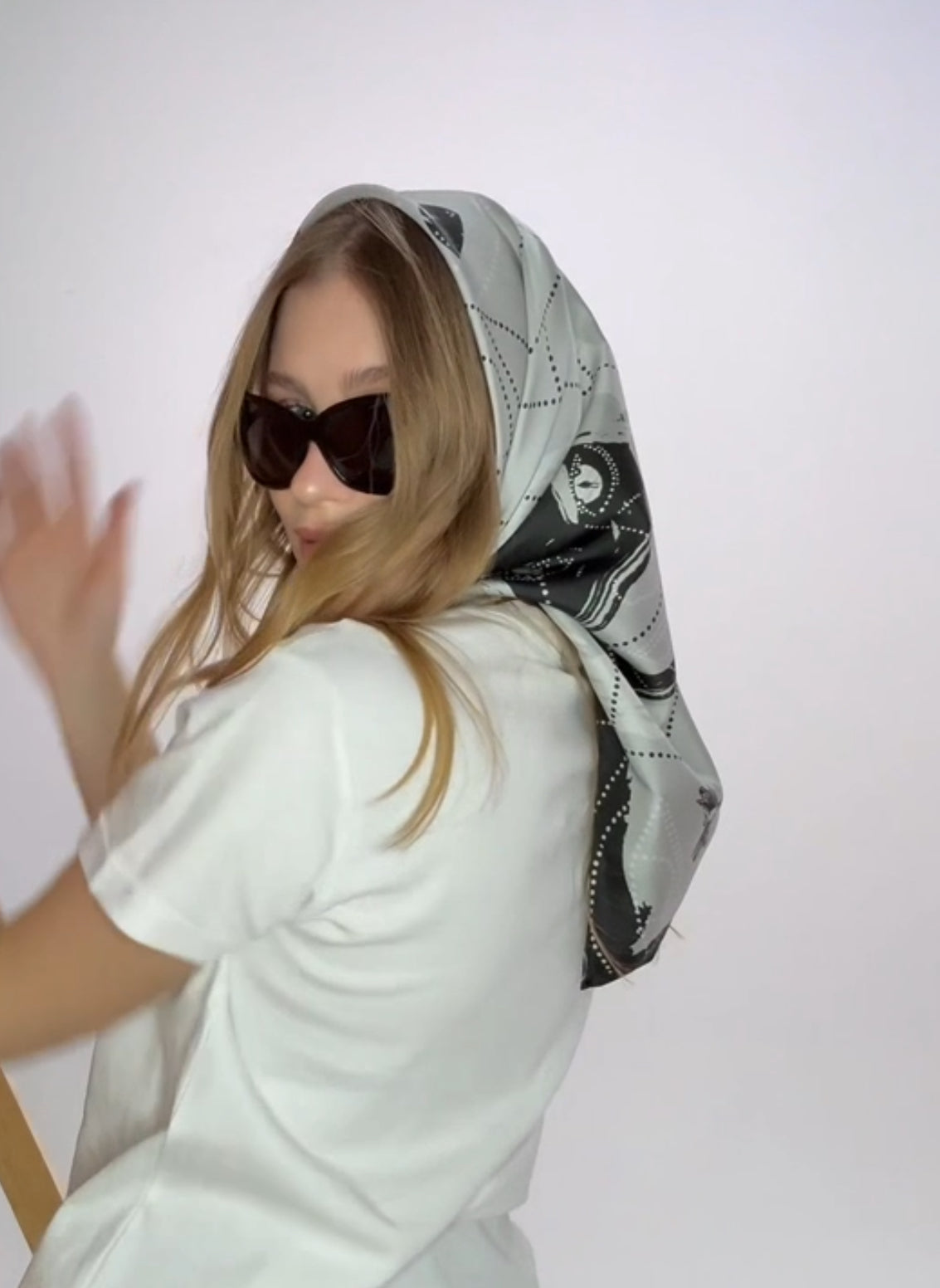 Tutorial how to wear a silk square scarf on the head as a head wrap